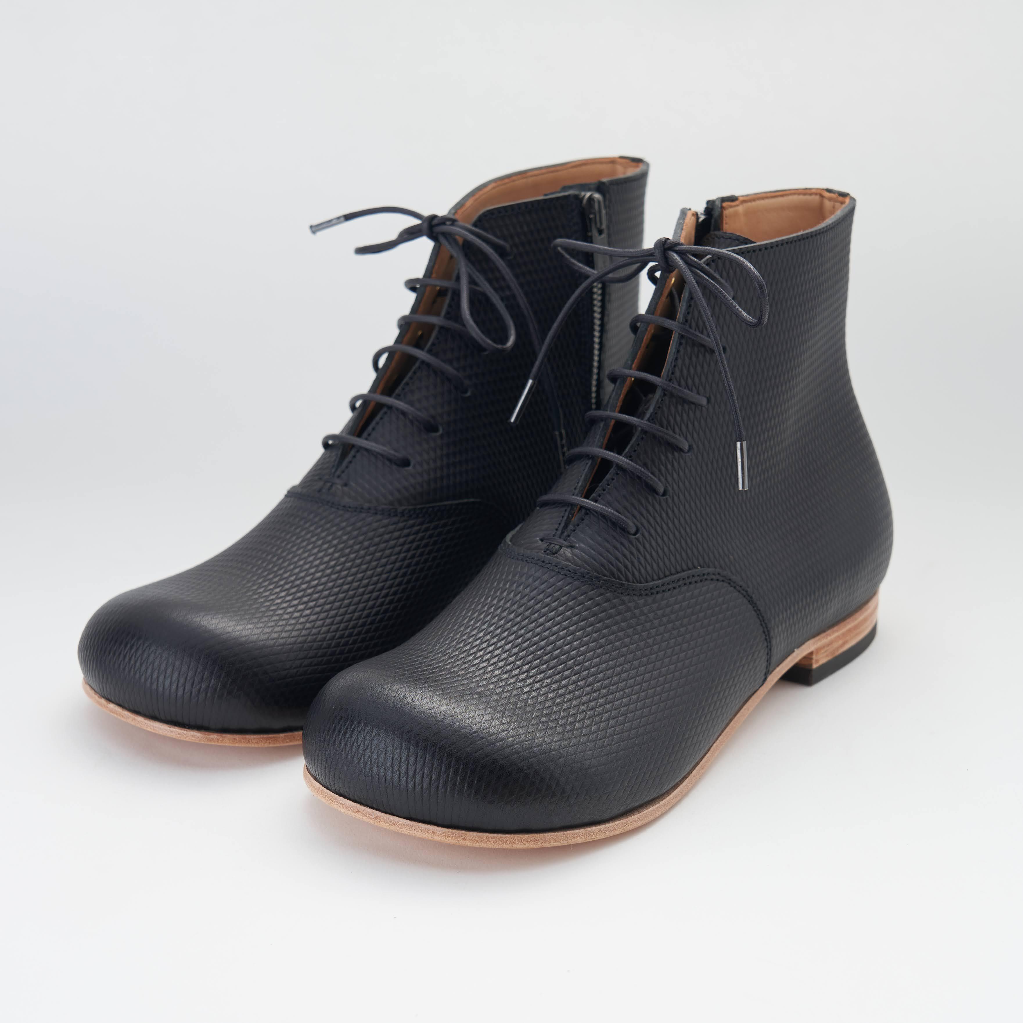 【日常のコーデをより上質に引き立てる】Boots DECO (2色展開)1枚目の画像